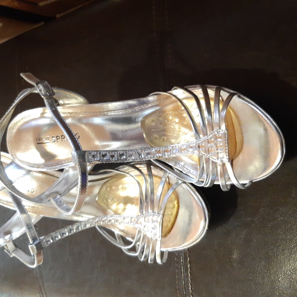 US 10 Women Heels sandals Call it Spring